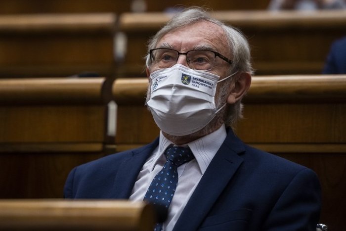 Ilustračný obrázok k článku Poslanec Benčík podal trestné oznámenie na Fica: Nemal zverejniť video z presunu S-300!