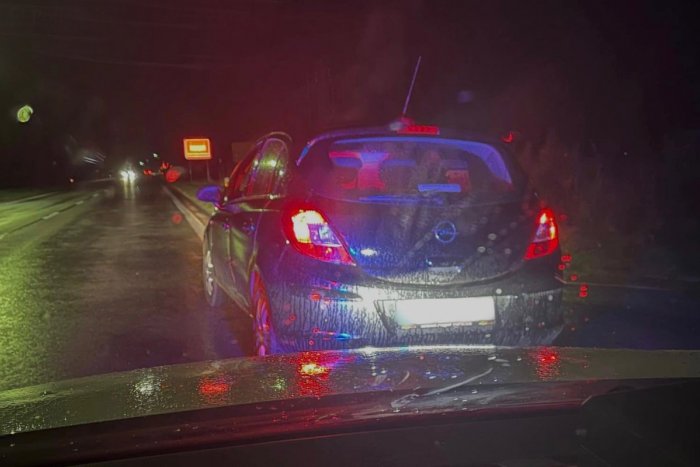 Ilustračný obrázok k článku Opitá vodička sa snažila uniknúť policajtom: Trielila 120 km/h, v aute mala dieťa!