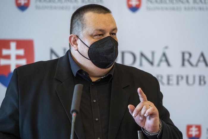 Ilustračný obrázok k článku Odporúčania počas sviatkov: Pred návštevou sa otestujte, nezabúdajte na nosenie respirátora