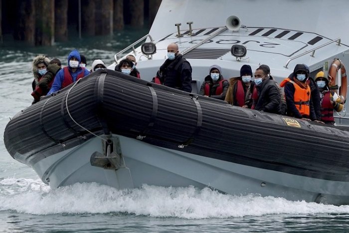 Ilustračný obrázok k článku Johnsonov boj s migrantmi: Kto príde do Británie nelegálne, môže skončiť v Rwande!