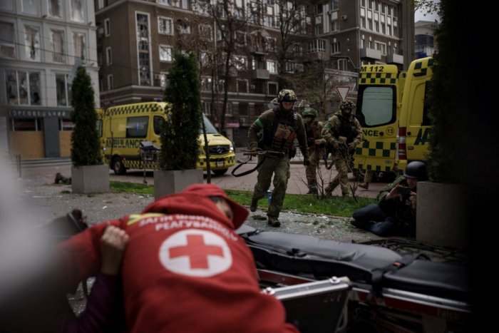 Ilustračný obrázok k článku Rusi zaútočili na mesto neďaleko Poľska: Bomby zasiahli aj pneuservis, ZAHYNULO šesť ľudí!