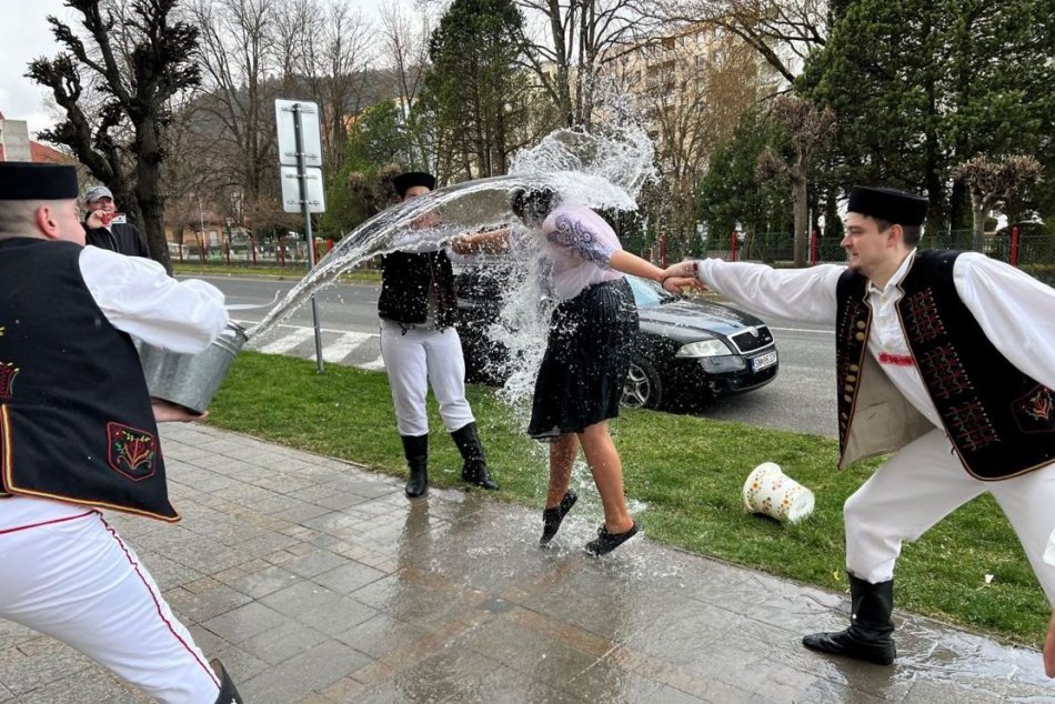 Ilustračný obrázok k článku ŠIBAČKA ako sa patrí! Po dvoch rokoch pauzy sa OBLIEVALO na celom Slovensku, FOTO