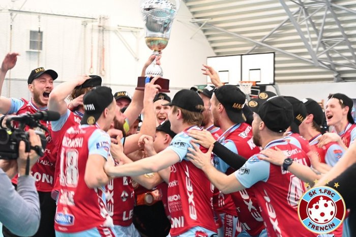 Ilustračný obrázok k článku Florbalový 1. FBC Trenčín si po deviatich rokoch zakričal SME MAJSTRI!