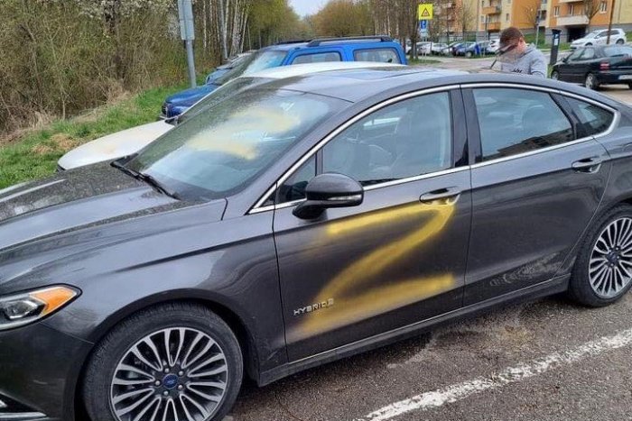 Ilustračný obrázok k článku NECHUTNOSŤ Slovákov: Ukrajinským utečencom nasprejovali na auto písmeno „Z“