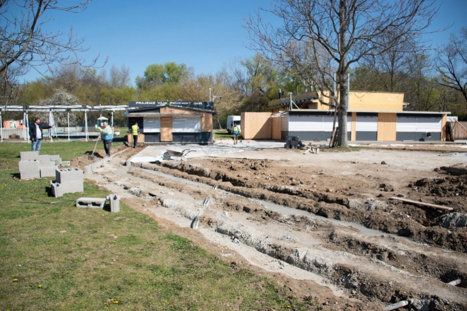 Ilustračný obrázok k článku Nitrianske kúpalisko modernizujú: Pracuje sa aj na rozšírení gastrozóny, FOTO