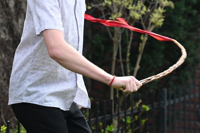 Ilustračný obrázok k článku Mladý šibač mal náročnú Veľkú noc: Šiel autom v protismere s otvorenými dverami