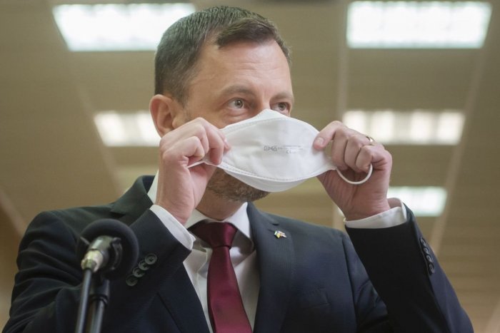 Ilustračný obrázok k článku Premiér tesne pred odložením respirátorov: Som HRDÝ na všetkých, že sme to vydržali