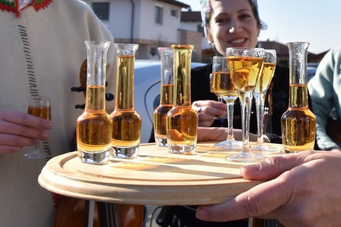 Ilustračný obrázok k článku V Trenčianskom kraji bude o 40 percent MENEJ pálenky: Aká je cena za liter?