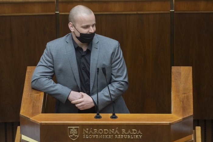 Ilustračný obrázok k článku Ani ospravedlnenie, ani peniaze: Mazurek NEMUSÍ zaplatiť Sabakovi 20-tisíc eur