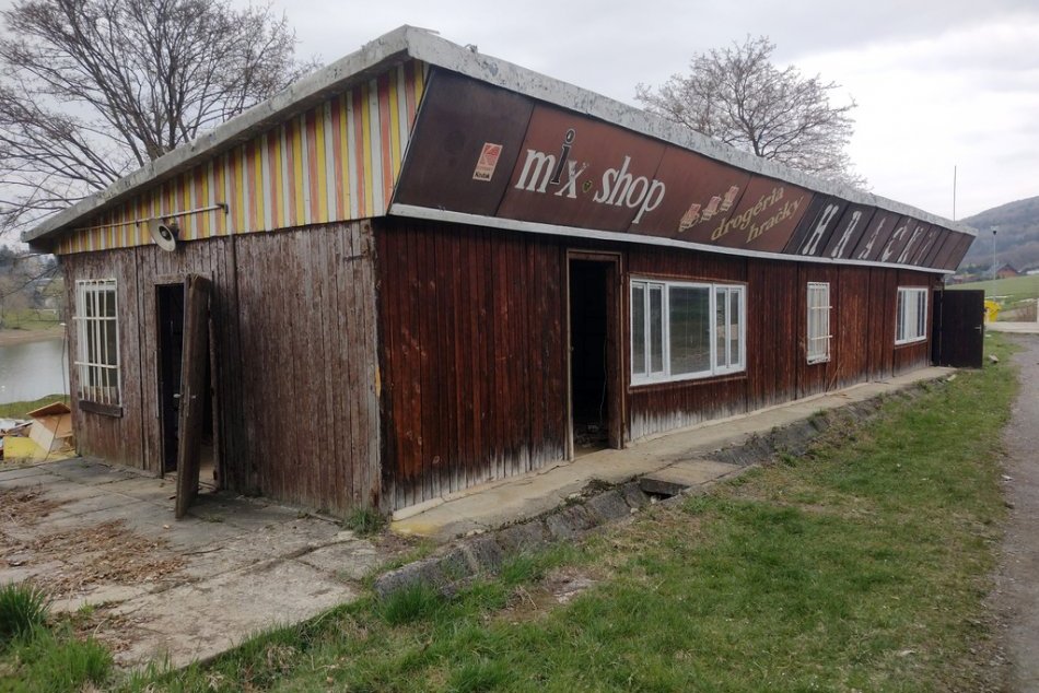 Stavba pred zbúraním