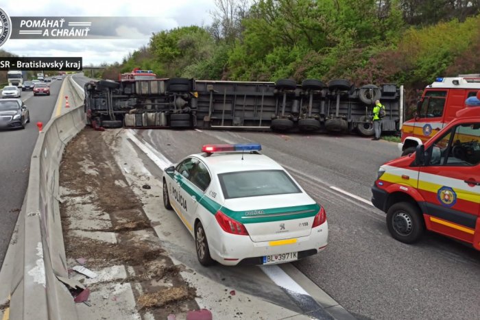 Ilustračný obrázok k článku POZOR, mierite do Bratislavy? Po diaľnici nechoďte, už od Čataja je UPCHATÁ!