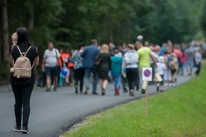Ilustračný obrázok k článku V skanzene v Čiernom Balogu otvorili 20. sezónu, atrakciou je labyrint v  tvare sovy