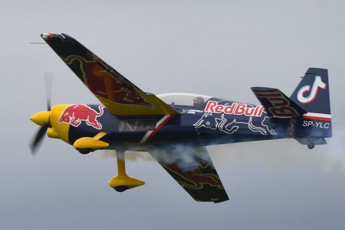 Ilustračný obrázok k článku Do Piešťan sa vracia Festival letectva: Láka na akrobaciou aj nočnú šou