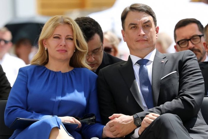 Ilustračný obrázok k článku Čaputová s priateľom ODLETELA do Nemecka: Prevezme si cenu, akú nemá žiadny prezident! FOTO