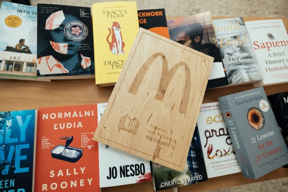Ilustračný obrázok k článku Anglickú knižnicu na ďalšej strednej škole podporil opäť McDonald's