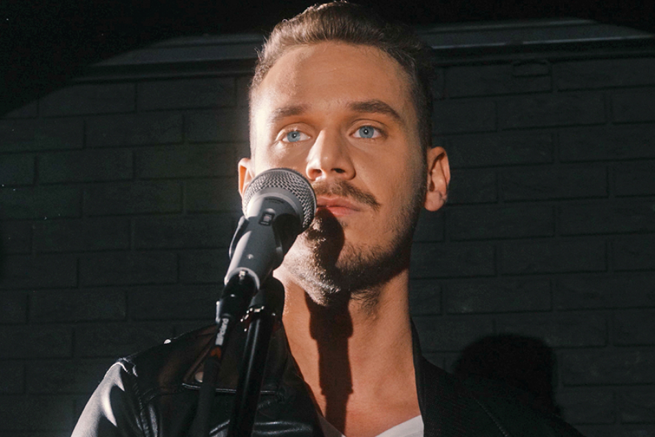 Ilustračný obrázok k článku Amos Jordán prehovoril o SuperStar: Na spevákovu NOVINKU reagovali Mareš aj Bagárová