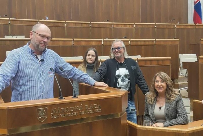 Ilustračný obrázok k článku Chmelára vytočili Geissenovci v parlamente: Našej krajine už nedávam žiadnu ŠANCU!