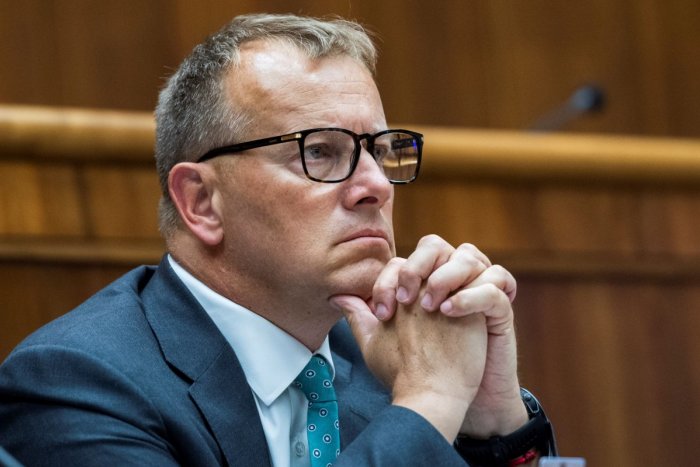 Ilustračný obrázok k článku Prečo Kollár nepodporil vydanie Fica do väzby: Som ZAUJATÝ! Vezme k sebe Tabák a Hatrákovú?