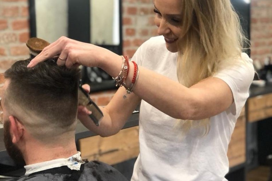 Ilustračný obrázok k článku Barberka Vladka nemala po korone núdzu o vlasatých zákazníkov: Aké účesy sú TRENDY?