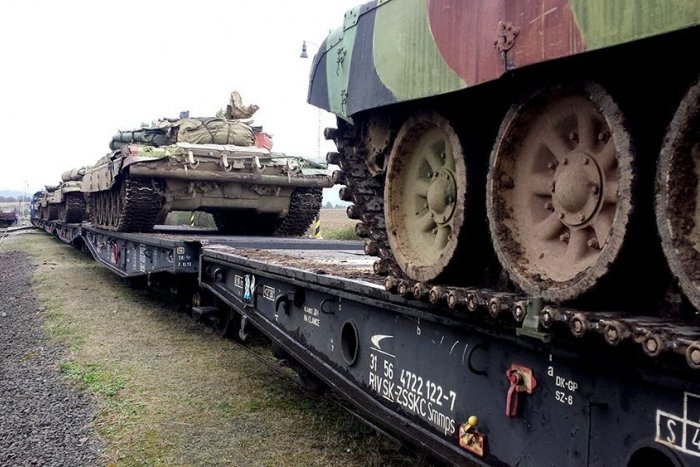 Ilustračný obrázok k článku EÚ sa nechce len prizerať: Ukrajine poskytne ďalšiu vojenskú pomoc za pol miliardy