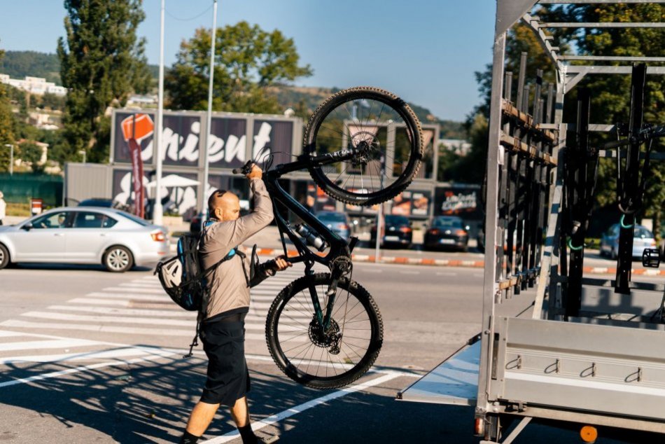 Ilustračný obrázok k článku Chcete letné ZÁŽITKY? Odvezú vás za nimi Bomburáčik, cyklobus aj turbus