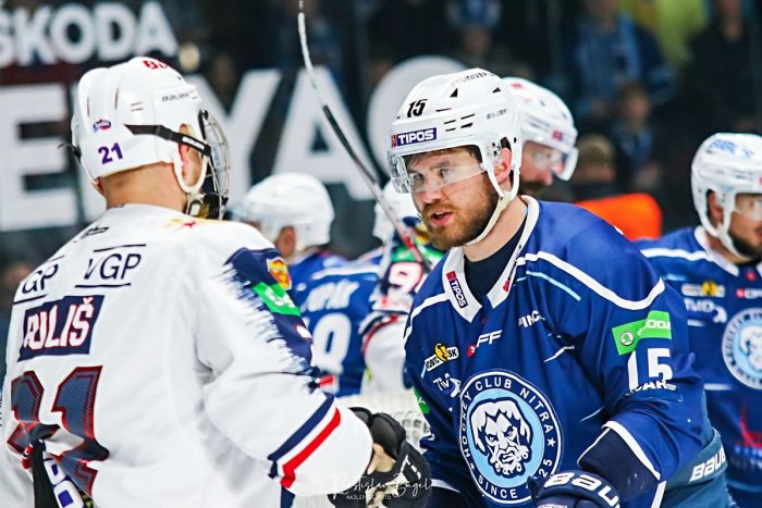 Ilustračný obrázok k článku Zmluvu podpísal aj šikovný obranca: V budúcej sezóne bude obliekať dres HK Nitra