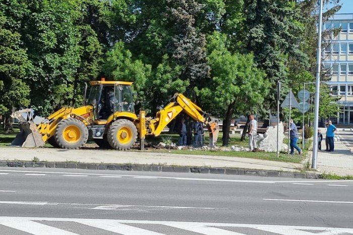 Ilustračný obrázok k článku UKF prišla o svoju študentskú "škrupinu": Zbúrali ju pre haváriu potrubia