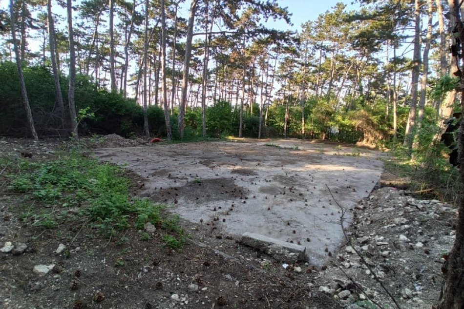 Ilustračný obrázok k článku Začala sa revitalizácia Boriny: Pribudne tu ihrisko, lavičky aj nové pódium, FOTO