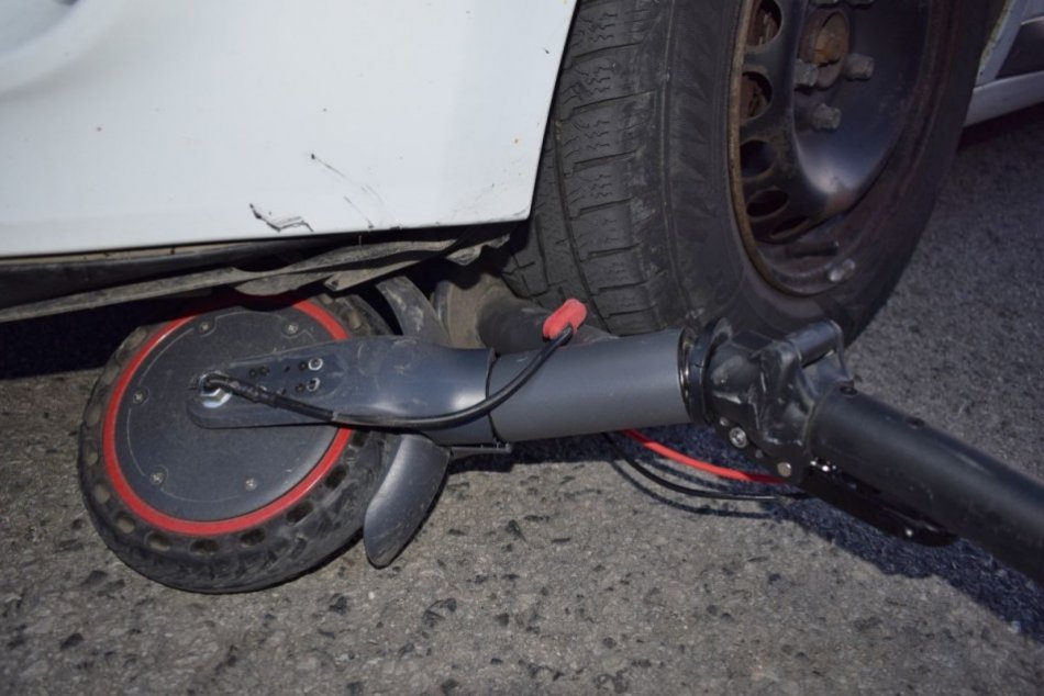 Ilustračný obrázok k článku Kolobežkára po zrážke s autom previezli do nemocnice: Pomôcť mu už NEDOKÁZALI