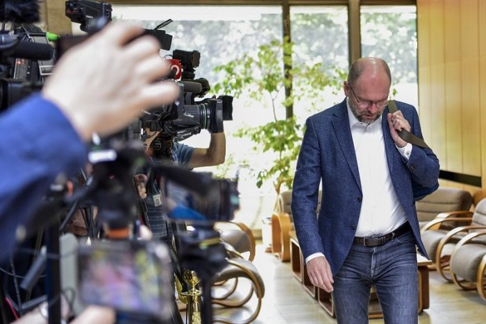 Ilustračný obrázok k článku Vláda visí na vlásku: Matovič šokuje NOVOU daňou, SaS vraj robí TRUCPODNIK