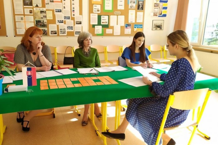 Ilustračný obrázok k článku Popradskí bilingvalisti už majú maturitu za sebou. Dostanú slovenské a nemecké maturitné vysvedčenie