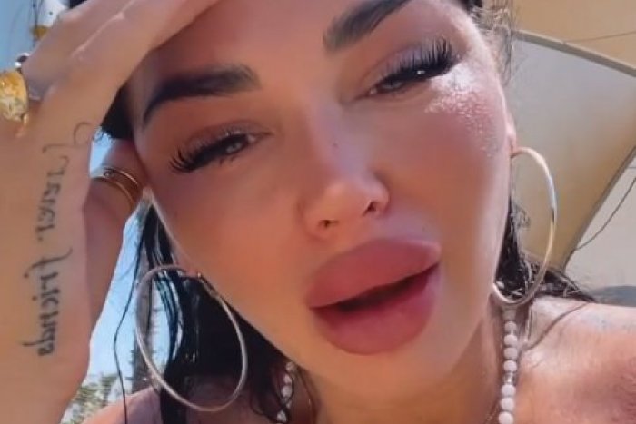 Ilustračný obrázok k článku Obvinenie Plačkovej a jej manžela je ZRUŠENÉ: Influencerka neudržala slzy šťastia