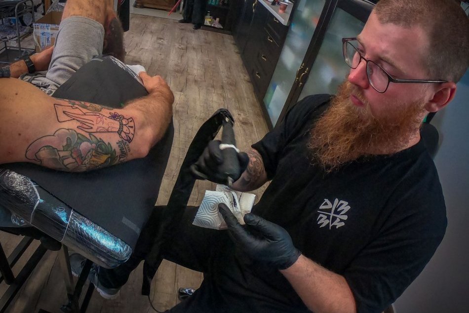 Ilustračný obrázok k článku FOTO: Rus Anatoly zvečňuje kresby na telách Slovákov: Aké TETOVANIA sú aktuálne TOP?