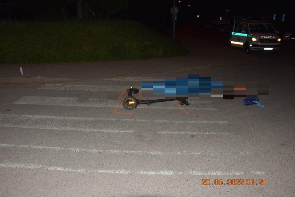 Ilustračný obrázok k článku Obrovská TRAGÉDIA priamo na priechode pre chodcov: Pri kolobežke ležal mŕtvy muž, FOTO