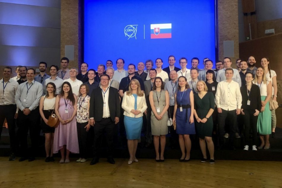 Ilustračný obrázok k článku Zuzana Čaputová navštívila švajčiarsky CERN: Pozrela si aj urýchľovač častíc