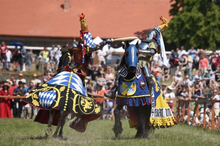 Ilustračný obrázok k článku Užite si víkend s nádychom histórie: Rytiersky festival sa vracia na Červený Kameň