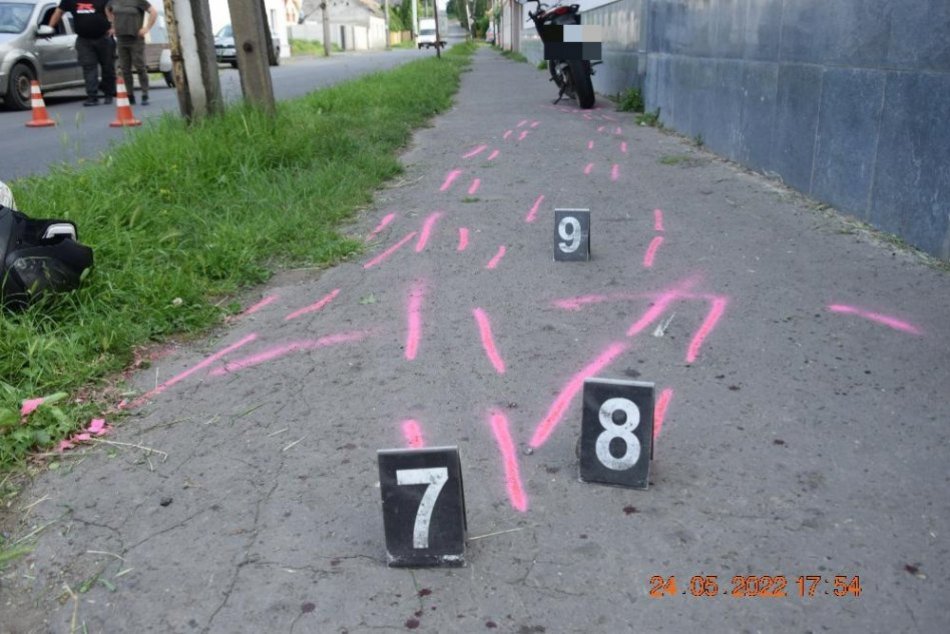 Ilustračný obrázok k článku Predbiehanie sprava sa skončilo VÁŽNOU nehodou: Ťažko zranení sú 2 ľudia, FOTO