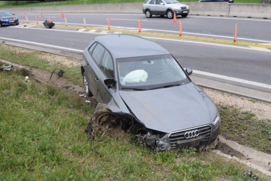 Ilustračný obrázok k článku ŠIALENÁ jazda na R1: Vodička ZDEMOLOVALA všetko, čo jej stálo v ceste! Koľko nafúkala?