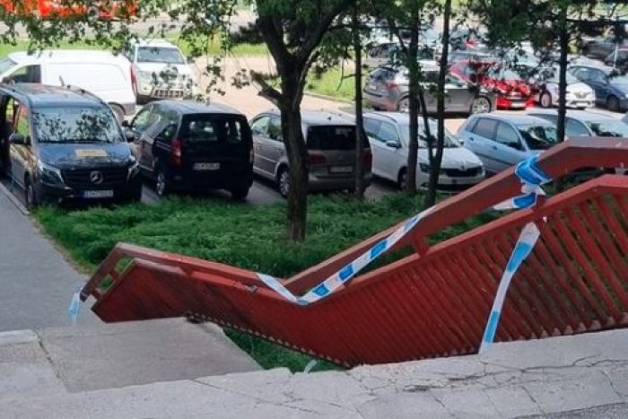 Ilustračný obrázok k článku Ďalšie SPADNUTÉ zábradlie v Petržalke: Ide už o tretí prípad v tomto roku