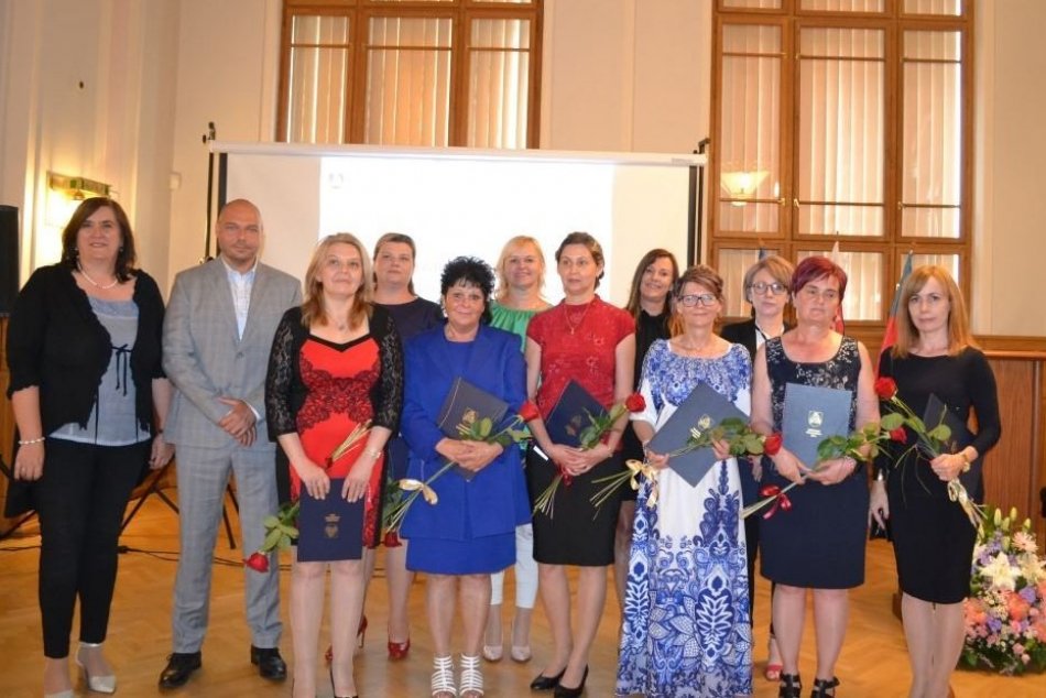 Ilustračný obrázok k článku Kraj ocenil sociálnych pracovníkov: Kto sa stal Starostlivým anjelom?