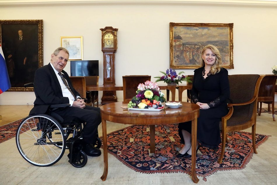 Ilustračný obrázok k článku Čaputová na návšteve u Zemana: TAKTO vyzeralo ich stretnutie na Pražskom hrade, FOTO