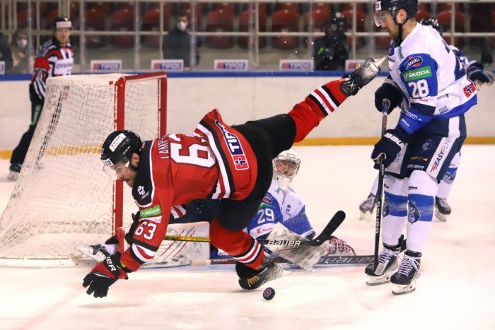 Ilustračný obrázok k článku Nemajú ho radi, vie sa dostať hráčom pod kožu: Poprad predĺžil zmluvu s Petrášom