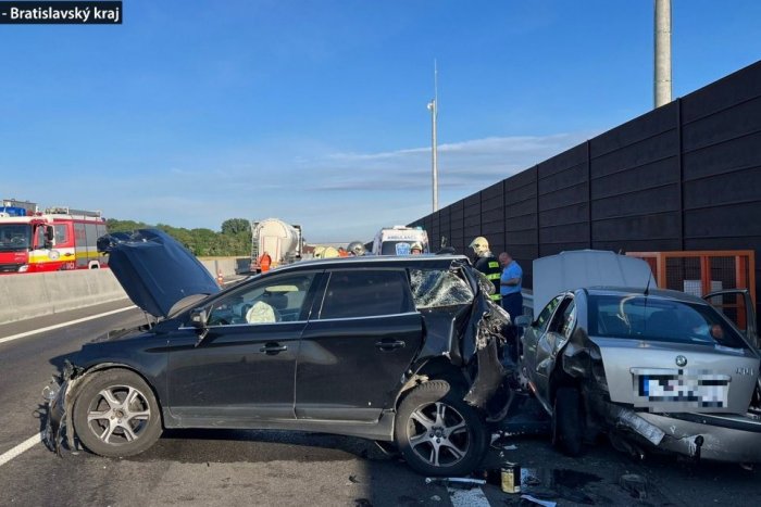Ilustračný obrázok k článku TRAGICKÉ ráno pri Bratislave: HROMADNÁ havária zatarasila diaľnicu, zdržíte sa aj HODINU!