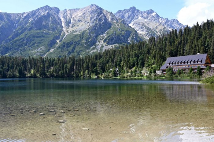 Ilustračný obrázok k článku Nepochopiteľné: Z Popradského plesa si muži urobili kúpalisko, niekto to zachytil na VIDEU