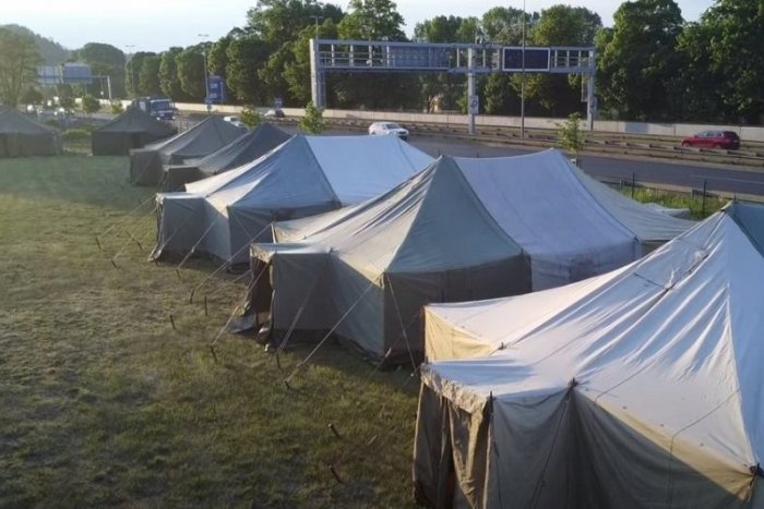 Ilustračný obrázok k článku Praha zápasí s prílevom utečencov z Ukrajiny: Budujú pre nich ďalšie STANOVÉ MESTEČKO