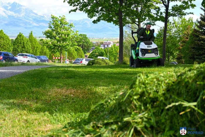 Ilustračný obrázok k článku V Poprade prebieha kosba zelene: V ktorých lokalitách sa s ňou postupuje?