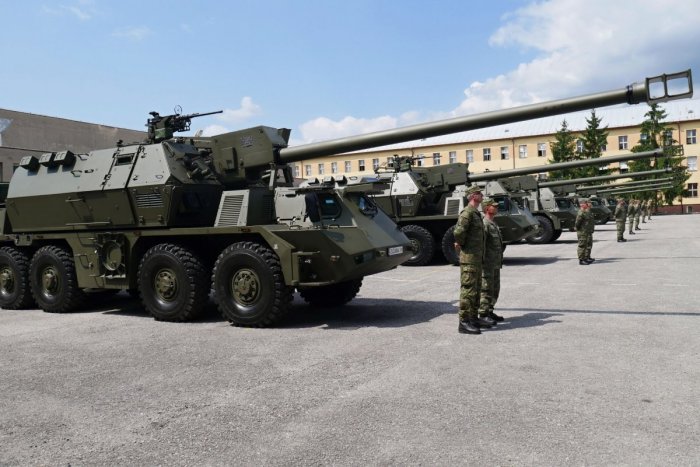 Ilustračný obrázok k článku Kontrakt je podpísaný: Slovensko dodá HÚFNICE Zuzana 2! KOĽKO kusov pošle na Ukrajinu?