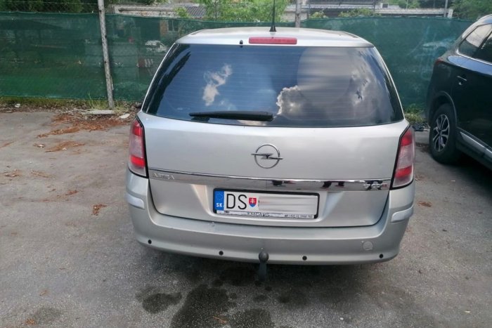 Ilustračný obrázok k článku Polícia v Nitre ide po stopách bankového lupiča: Vypátrala jeho auto!