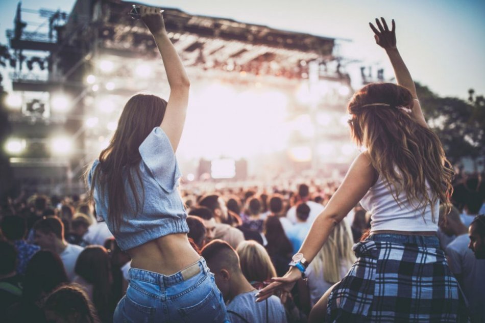 Ilustračný obrázok k článku glo™ zóna na Lovestream festivale hľadá DJ talenty a šťastných majiteľov 28 vstupeniek