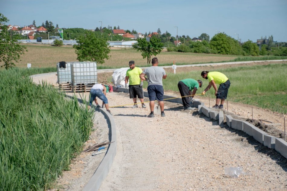 Ilustračný obrázok k článku Do Dražoviec na dvoch kolesách: Nový úsek cyklotrasy bude hotový v júli